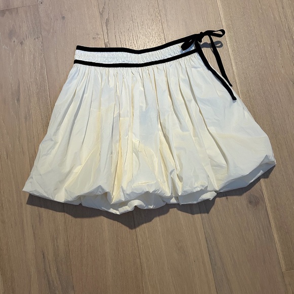 NWT HUNTER BELL Ivory Taffeta Bubble Hem Mini Skirt Size 6 Balletcore! - Picture 2 of 3